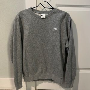 Size small Nike long sleeve tee (thick material)